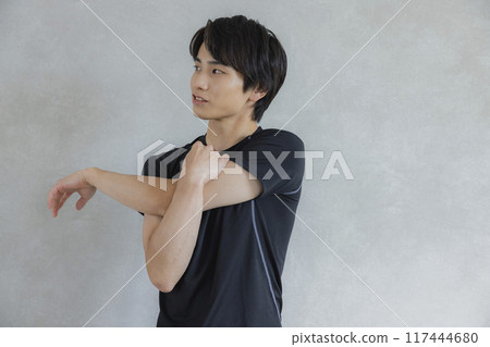 一個穿著運動服的男人 一個穿著運動服的男人 117444680