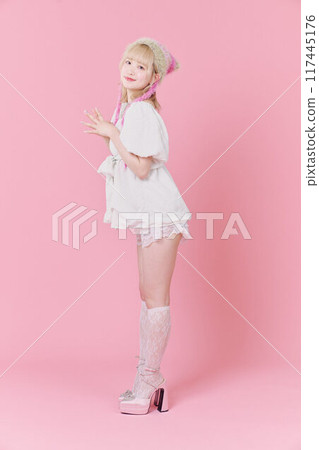 Y2K Fashion Model 117445176