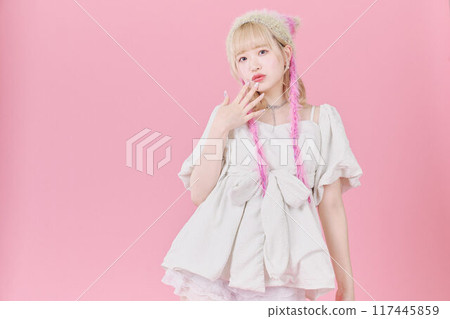 Y2K Fashion Model 117445859