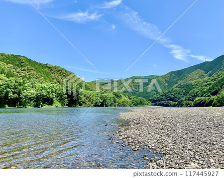 五月晴空、綠意盎然的勝間水下大橋上游<四萬十川/高知縣四萬十市> 五月晴空、綠意盎然的勝間水下大橋上游<四萬十川/高知縣四萬十市> 117445927