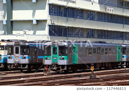 德島站/德島駕駛事務所停放的1000型、1200型車輛（德島縣德島市） 117446813