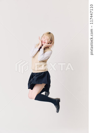 金髮女高中生 117447110