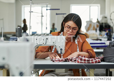 Stitching piece of checkered fabric 117447202