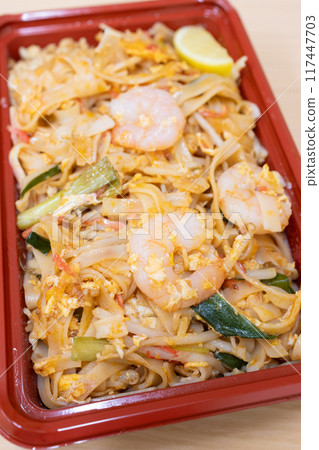 美味的泰國菜 泰式炒河粉外賣 美味的泰國菜 泰式炒河粉外賣 117447703