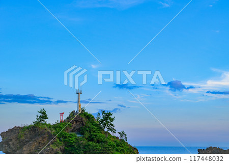 [Benten Rock] Sea of Japan at dawn [Itoigawa City] 117448032