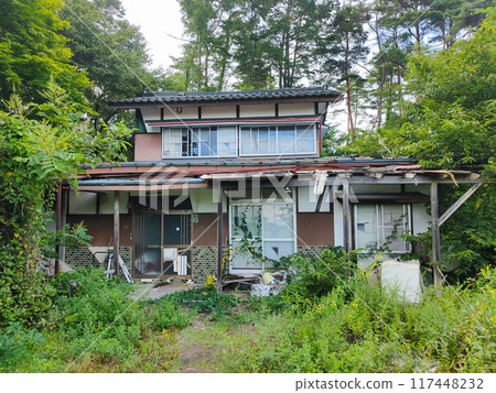 廢棄房屋、空屋、廢墟 廢棄房屋、空屋、廢墟 117448232