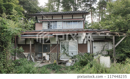 Abandoned house, vacant house, ruins Abandoned house, vacant house, ruins 117448235