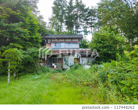 廢棄房屋、空屋、廢墟 廢棄房屋、空屋、廢墟 117448262