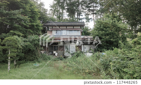 Abandoned house, vacant house, ruins Abandoned house, vacant house, ruins 117448265