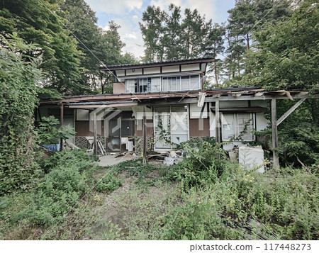 廢棄房屋、空屋、廢墟 廢棄房屋、空屋、廢墟 117448273