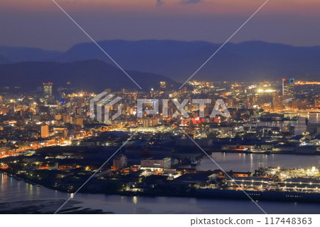 [Kagawa Prefecture] Sunport Takamatsu and downtown Takamatsu as seen from Yashima (Yashimaru Observatory) at dusk 117448363