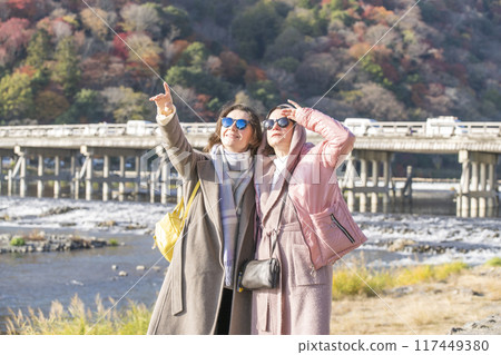 京都觀光的外國遊客的父母子女 117449380