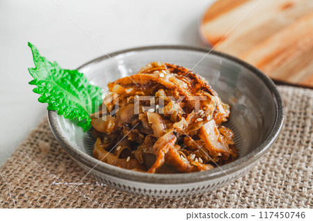 Simmered leek and clam in sweet and spicy sauce Simmered leek and clam in sweet and spicy sauce 117450746