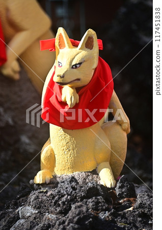 稻荷神社狐狸雕像 稻荷神社狐狸雕像 117451838