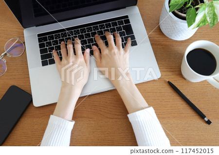 Hands working with a computer Business 117452015