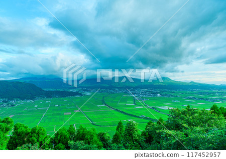 從阿蘇山展望台眺望的景色 從阿蘇山展望台眺望的景色 117452957