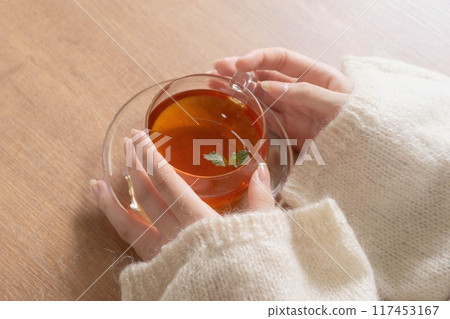 喝茶的女人的手 喝茶的女人的手 117453167