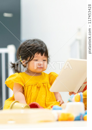 A baby's lifestyle 117453428