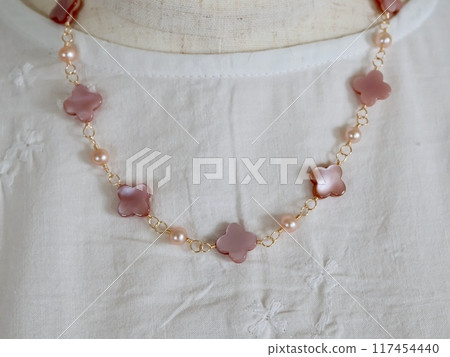 粉紅色貝殼和珍珠 117454440