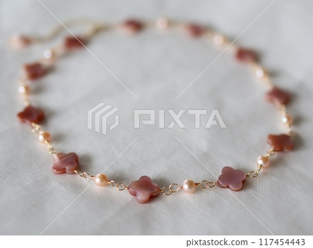 粉紅色貝殼和珍珠 117454443