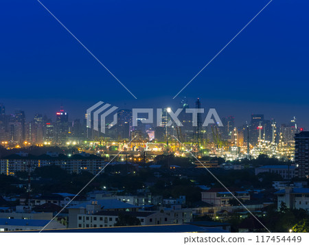 Night view of Bangkok's skyscrapers and container terminals and refineries along the Chao Phraya River / Bangkok Night view of Bangkok's skyscrapers and container terminals and refineries along the Chao Phraya River / Bangkok 117454449