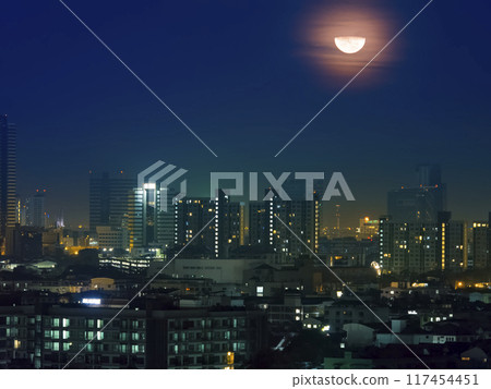 Night view of buildings in Bangkok, Thailand 117454451