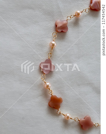 粉紅色貝殼和珍珠 117454542