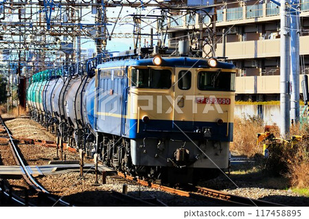 Tank freight train pulled by electric locomotive EF65 117458895