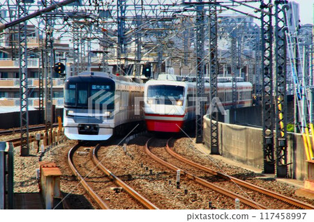 Ryomo Express 200 series train travelling along the quadruple track elevated section 117458997