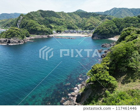 鳥瞰兵庫縣武野町宇飛琉璃岩石美麗的海岸線 117461446