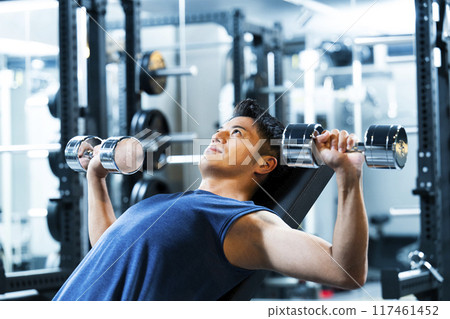 Men training in the gym 117461452