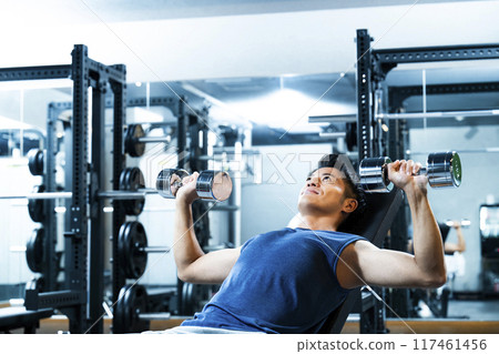 Men training in the gym Men training in the gym 117461456