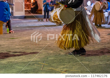 觀光舞是自江戶時代以來在三重縣渡洗町真江舉行的盂蘭盆節活動。 117462176
