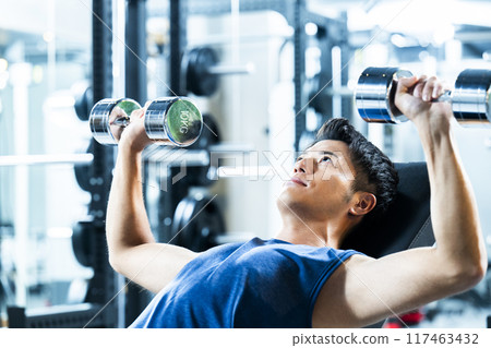 Men training in the gym 117463432