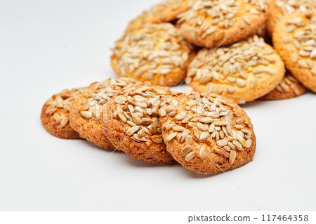 Crunchy sunflower seed cookies, perfect for a healthy and satisfying snack with a nutty flavor 117464358