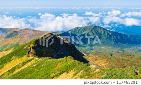 秋季登山鳥海山：從外緣路線眺望 117465291
