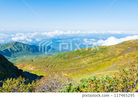 秋季登山鳥海山:從外緣路線眺望 秋季登山鳥海山:從外緣路線眺望 117465295