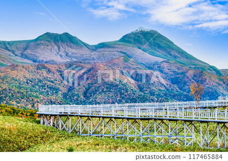 秋天的北海道知床五湖～從高架木棧道眺望知床連峰～ 117465884