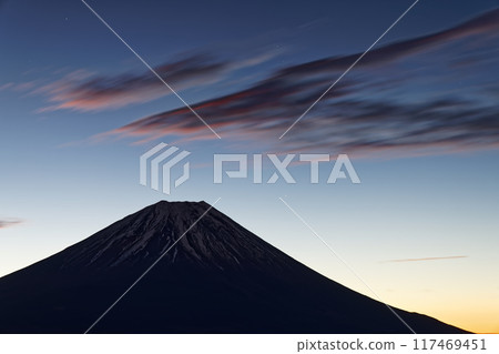 Morning clouds and Mount Fuji at dawn as seen from Mount Ryugatake 117469451