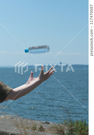 在炎熱的日子裡保持水分 在炎熱的日子裡保持水分 117470087