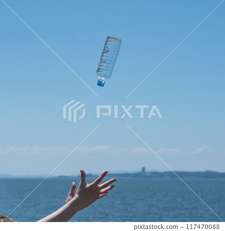 Stay hydrated on hot days 117470088