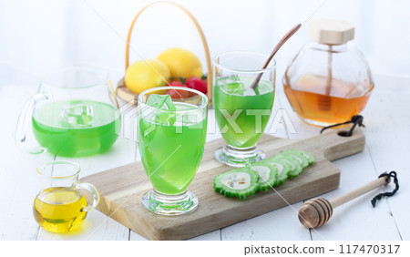 Packed with nutrients! Bitter melon juice (vegetable juice) Packed with nutrients! Bitter melon juice (vegetable juice) 117470317