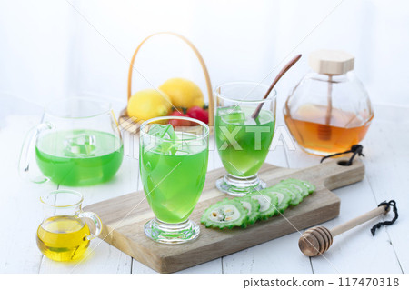 Packed with nutrients! Bitter melon juice (vegetable juice) Packed with nutrients! Bitter melon juice (vegetable juice) 117470318