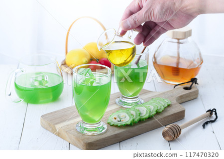 Packed with nutrients! Bitter melon juice (vegetable juice) Packed with nutrients! Bitter melon juice (vegetable juice) 117470320