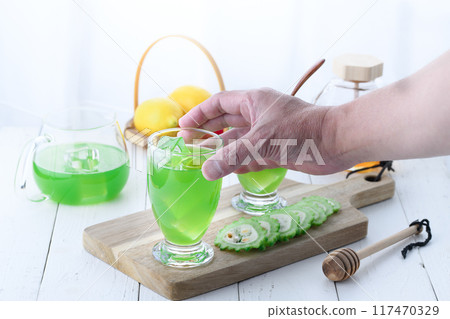 營養滿滿! 苦瓜汁(蔬菜汁) 營養滿滿! 苦瓜汁(蔬菜汁) 117470329