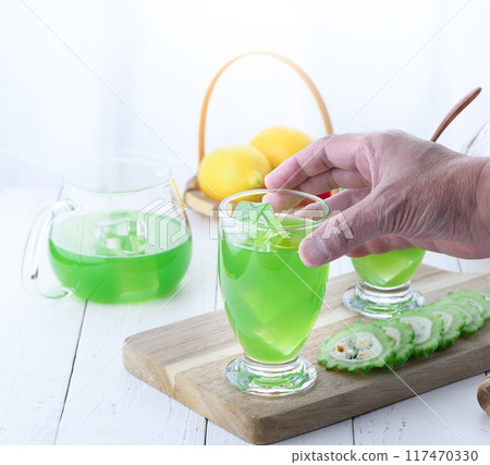 Packed with nutrients! Bitter melon juice (vegetable juice) Packed with nutrients! Bitter melon juice (vegetable juice) 117470330