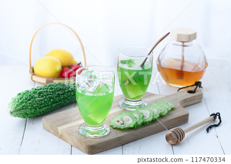 Packed with nutrients! Bitter melon juice (vegetable juice) Packed with nutrients! Bitter melon juice (vegetable juice) 117470334