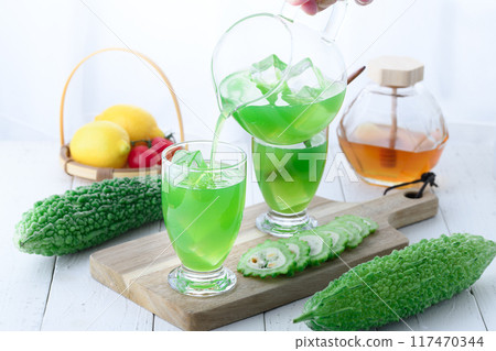 Packed with nutrients! Bitter melon juice (vegetable juice) Packed with nutrients! Bitter melon juice (vegetable juice) 117470344