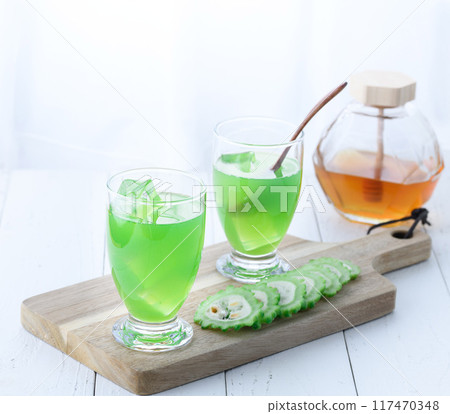 Packed with nutrients! Bitter melon juice (vegetable juice) 117470348