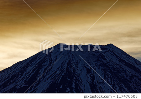 Sunrise clouds and Mt. Fuji seen from Ryugadake 117470503